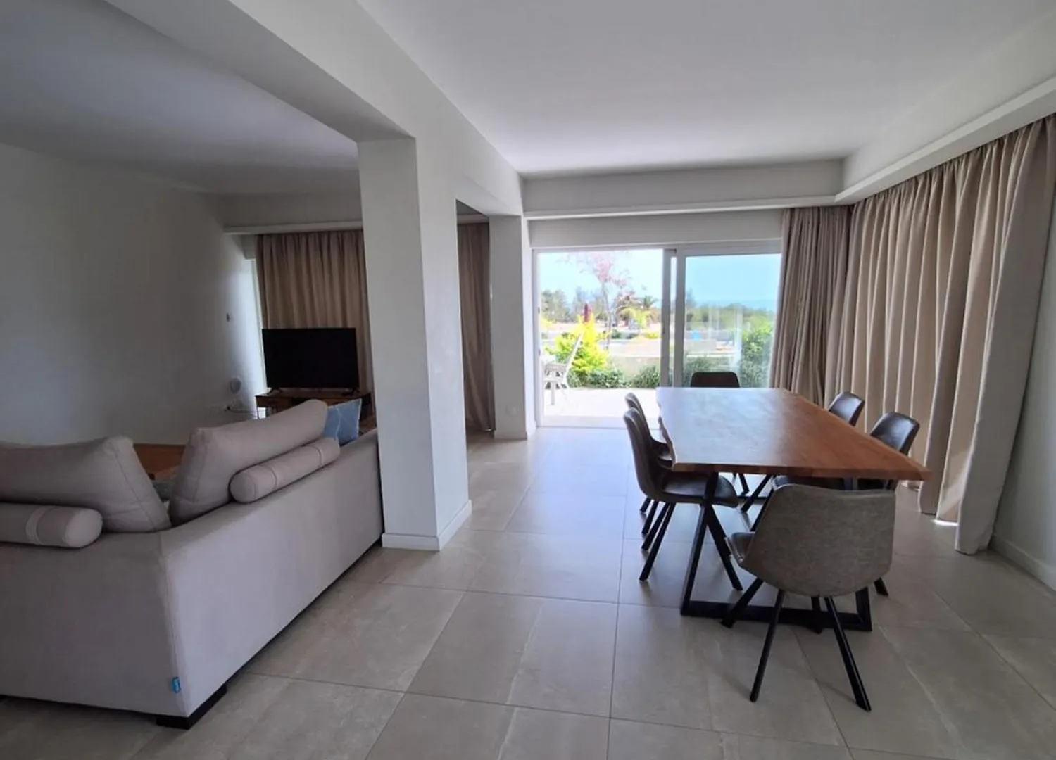 Emerald Suites Protarász