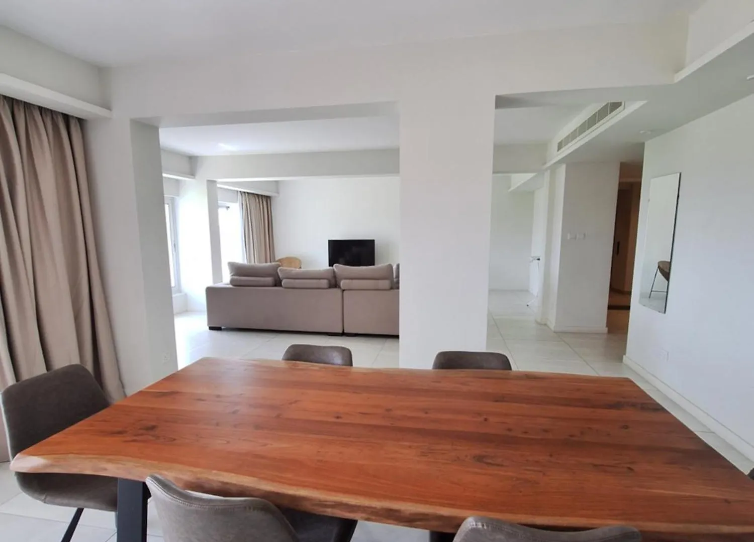 Emerald Suites Protarász